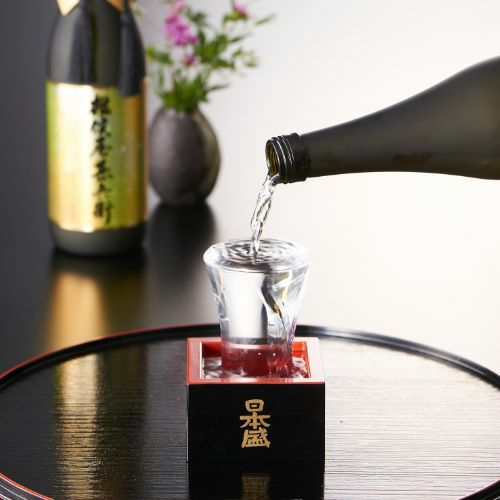 木箱入】超特撰 雑候屋甚兵衞 純米大吟醸 1.8L｜ SAKARI online（日本盛）
